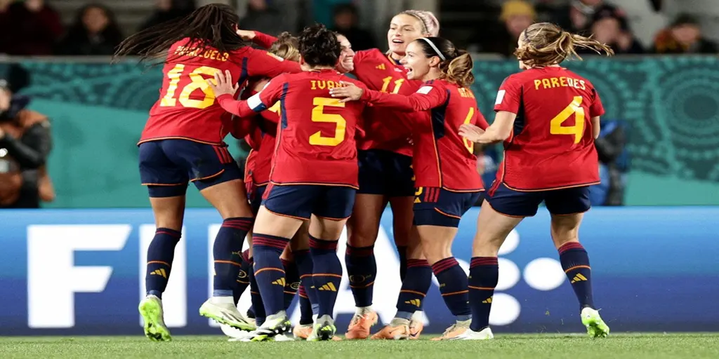 Tây Ban Nha vượt qua vòng 16 World Cup sau chiến thắng 5-0 trước Zambia. 2